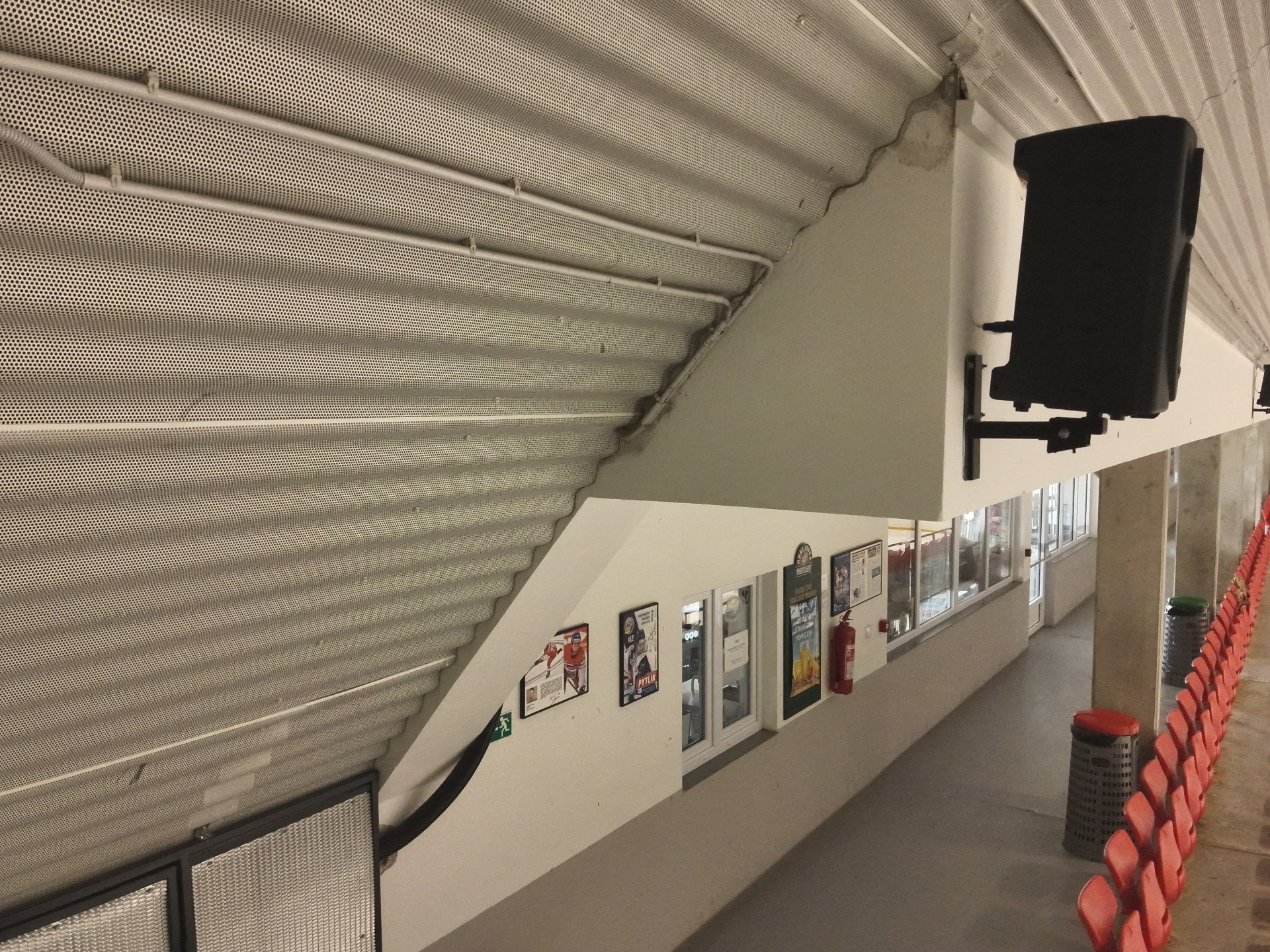 Běžná fotografie interiéru haly