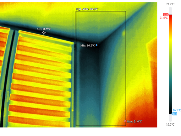 Termografický snímek tepelného mostu v interiéru