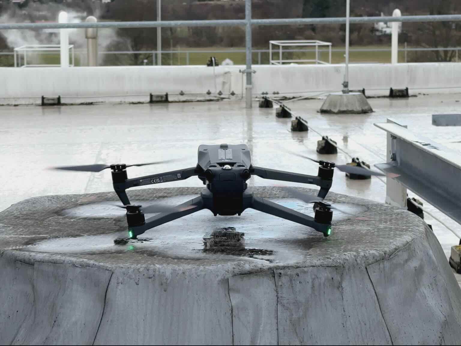 Dron vybavený termální kamerou