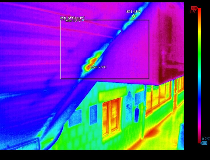 Termografický snímek s označením teplotních rozdílů v interiéru