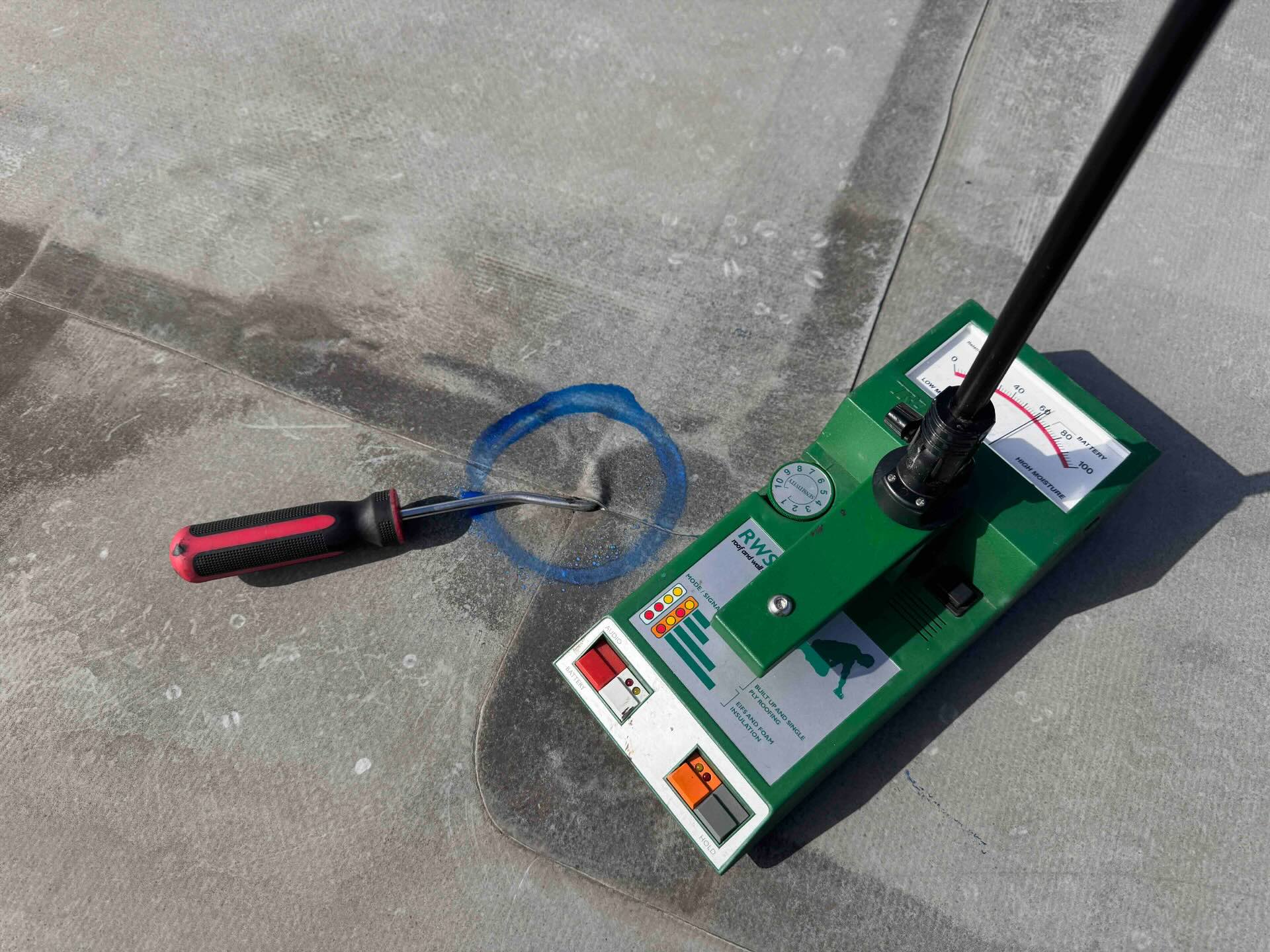 Porucha v T-spoji sváru hlavní hydroizolace