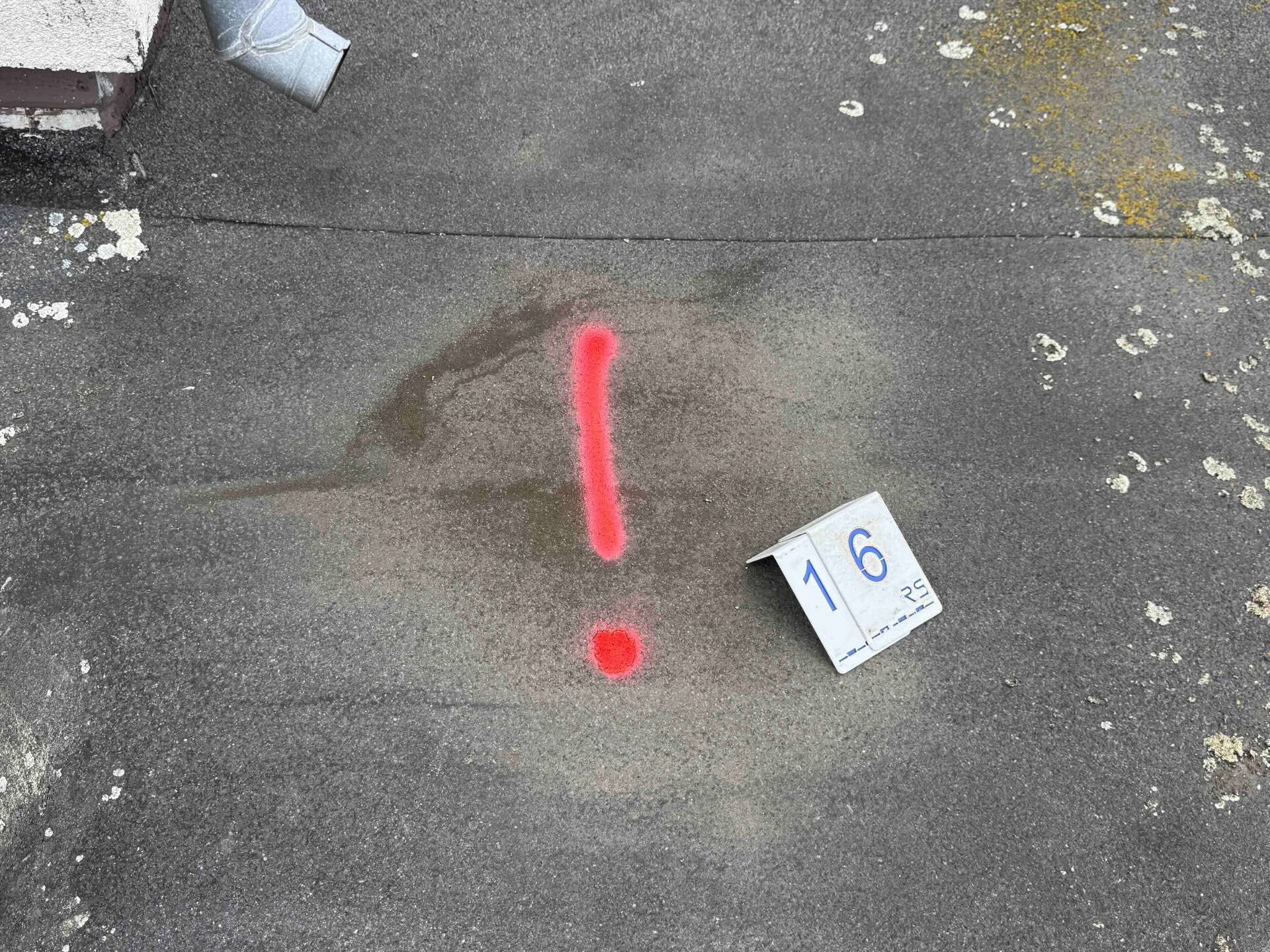 Smytí horního posypu hydroizolace