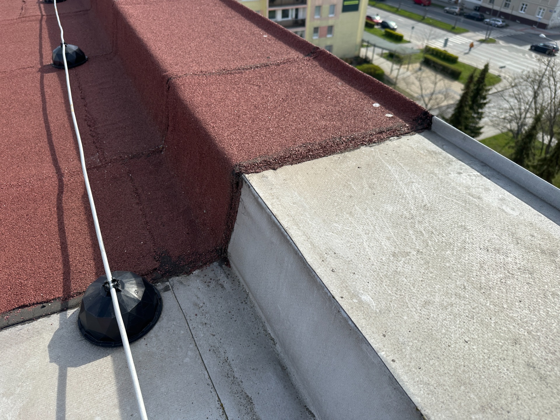 Zcela nevhodné provedení, nekompatibilita materiálu